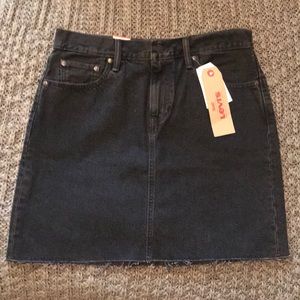 Levi’s Black Denim Mini Skirt NWT